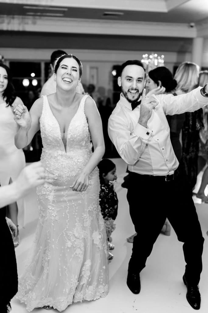 OATLANDS-HOUSE-GARDEN-NAVARRA-VENUES-SYDNEY-WEDDING-PHOTOGRAPHER-ANELLOWEDDINGS-SYDNEY-GUEST-DANCING-PHOTOS