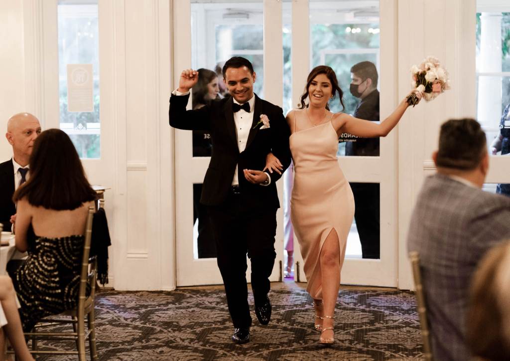 OATLANDS-HOUSE-GARDEN-NAVARRA-VENUES-SYDNEY-WEDDING-PHOTOGRAPHER-ANELLOWEDDINGS-BRIDAL-PARTY-ENTRANCES