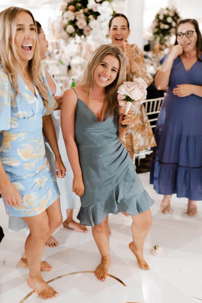 OATLANDS-HOUSE-GARDEN-NAVARRA-VENUES-SYDNEY-WEDDING-PHOTOGRAPHER-ANELLOWEDDINGS-SYDNEY-GARTER-THROW