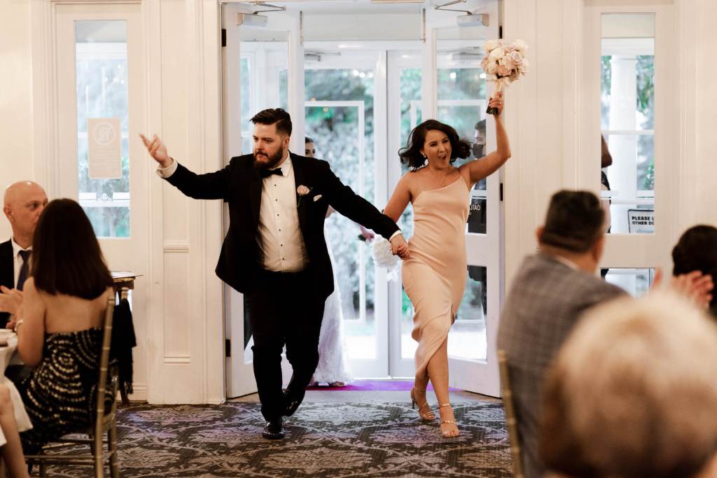 OATLANDS-HOUSE-GARDEN-NAVARRA-VENUES-SYDNEY-WEDDING-PHOTOGRAPHER-ANELLOWEDDINGS-BRIDAL-PARTY-ENTRANCES