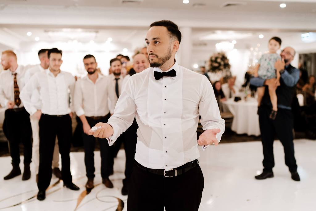 OATLANDS-HOUSE-GARDEN-NAVARRA-VENUES-SYDNEY-WEDDING-PHOTOGRAPHER-ANELLOWEDDINGS-SYDNEY-GARTER-THROW