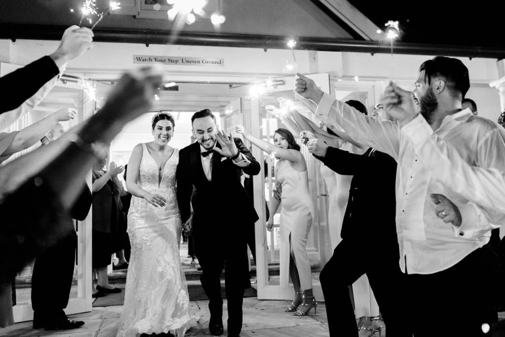 OATLANDS-HOUSE-GARDEN-NAVARRA-VENUES-SYDNEY-WEDDING-PHOTOGRAPHER-ANELLOWEDDINGS-SYDNEY-WEDDING-SPARKLERS