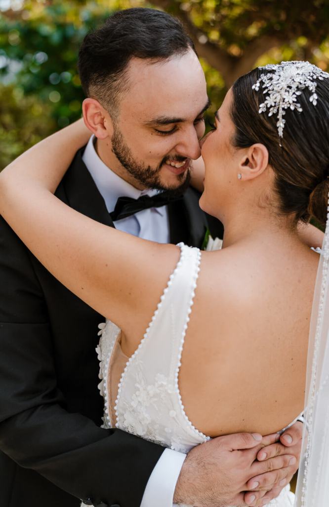 OATLANDS-HOUSE-NAVARRA-VENUES--SYDNEY-WEDDING-PHOTOGRAPHER-ANELLOWEDDINGS-ATTRACTIVE-COUPLE