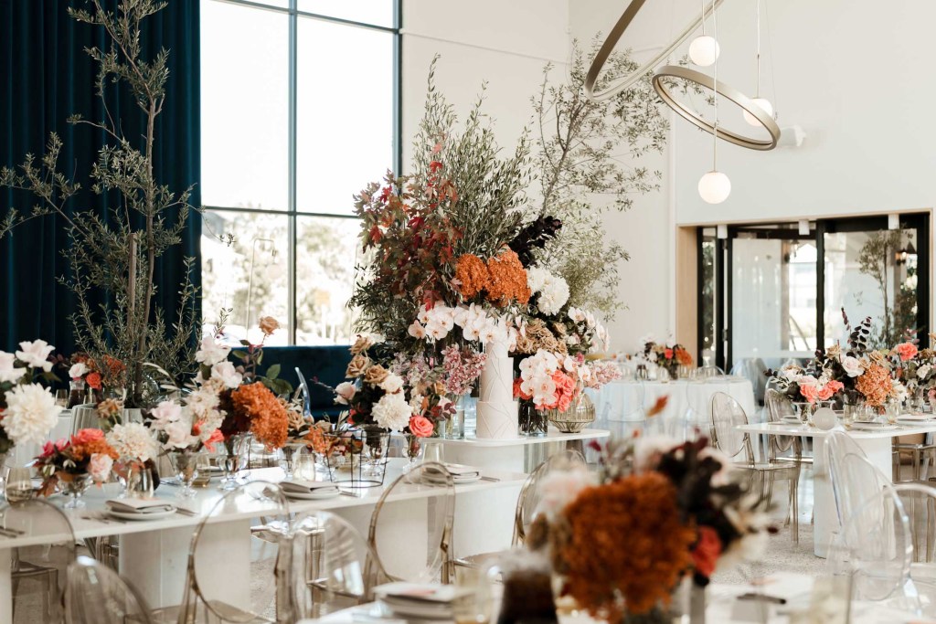 PECA-RESTARAUNT-GLEDSWOOD-HILLS-ENGAGEMENT-LOCATION-ANELLOWEDDINGS-CAKE-SETUP