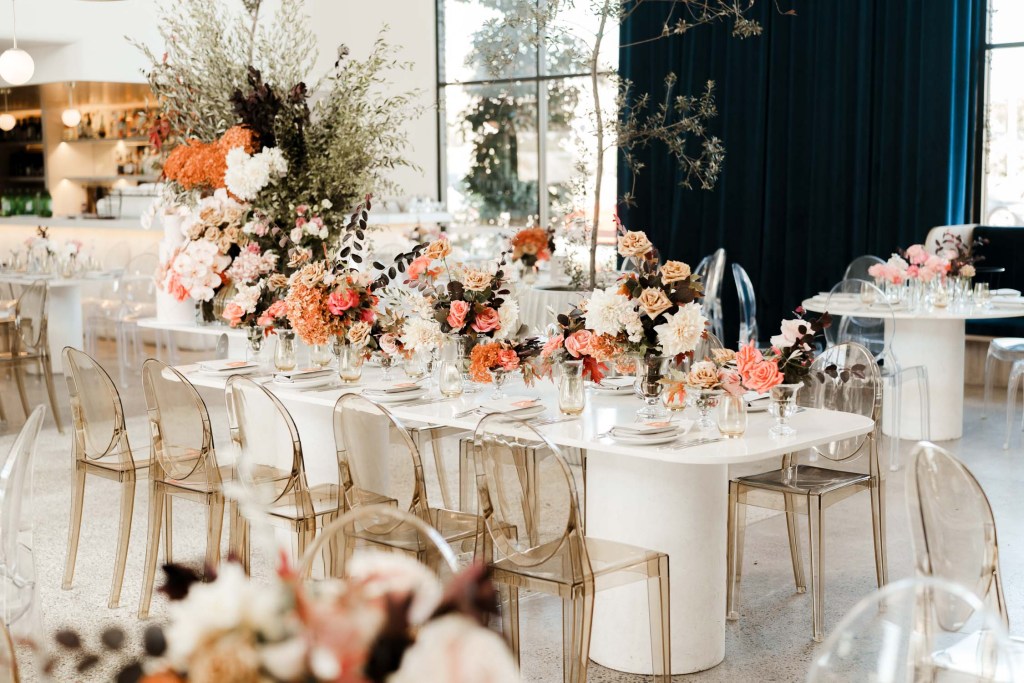 PECA-RESTARAUNT-GLEDSWOOD-HILLS-ENGAGEMENT-LOCATION-ANELLOWEDDINGS-TABLE-ARRANGEMENTS