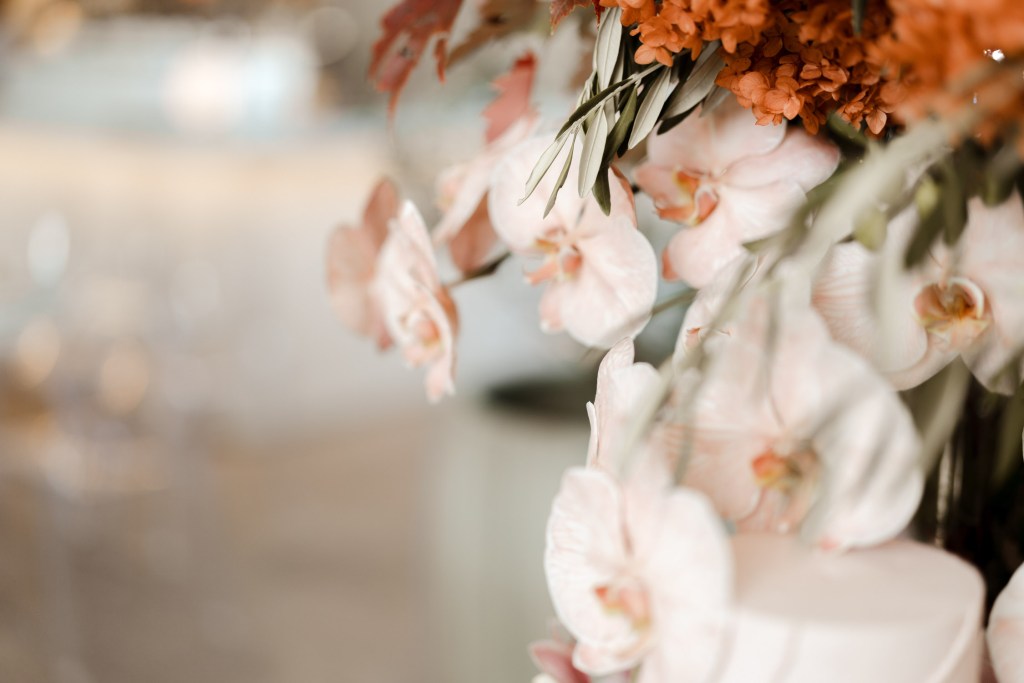 PECA-RESTARAUNT-GLEDSWOOD-HILLS-ENGAGEMENT-LOCATION-ANELLOWEDDINGS-ENGAGEMENT-FLORALS