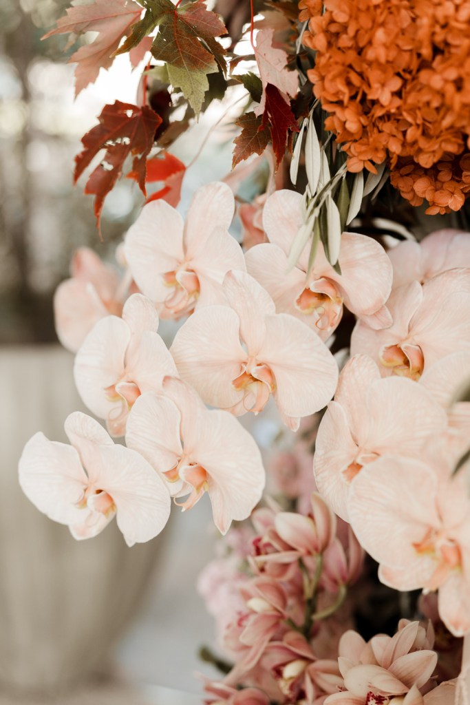 PECA-RESTARAUNT-GLEDSWOOD-HILLS-ENGAGEMENT-LOCATION-ANELLOWEDDINGS-ENGAGEMENT-FLORALS