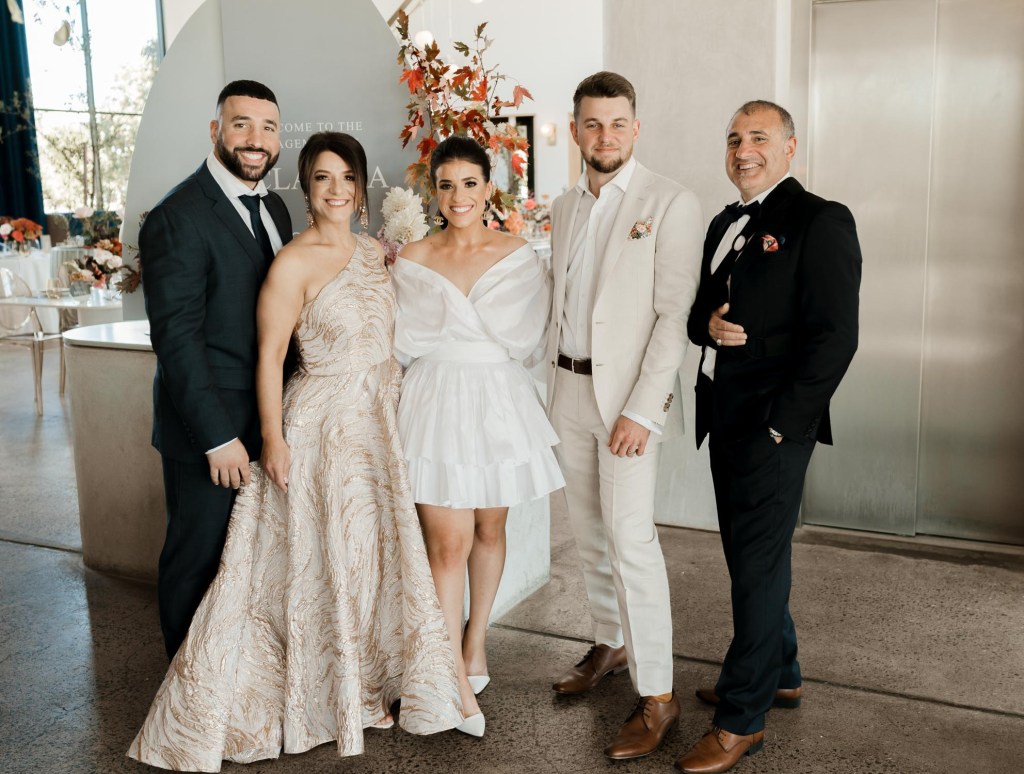 PECA-RESTARAUNT-GLEDSWOOD-HILLS-ENGAGEMENT-LOCATION-ANELLOWEDDINGS-FAMILY-PHOTOS