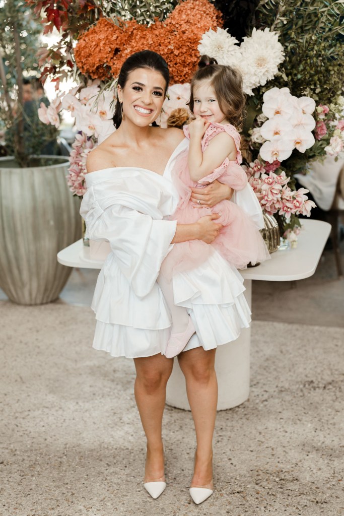 PECA-RESTARAUNT-GLEDSWOOD-HILLS-ENGAGEMENT-LOCATION-ANELLOWEDDINGS-FLOWERGIRL