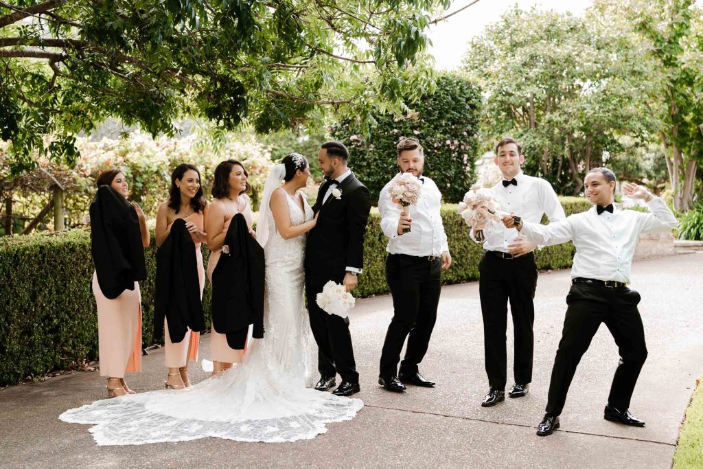 OATLANDS-HOUSE-NAVARRA-VENUES--SYDNEY-WEDDING-PHOTOGRAPHER-ANELLOWEDDINGS-BRIDAl-SESSION-FUNNY