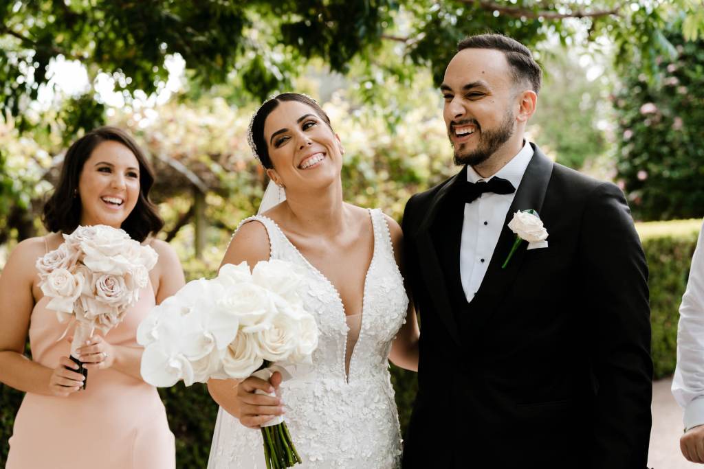 OATLANDS-HOUSE-NAVARRA-VENUES--SYDNEY-WEDDING-PHOTOGRAPHER-ANELLOWEDDINGS-SMILING-BRIDE