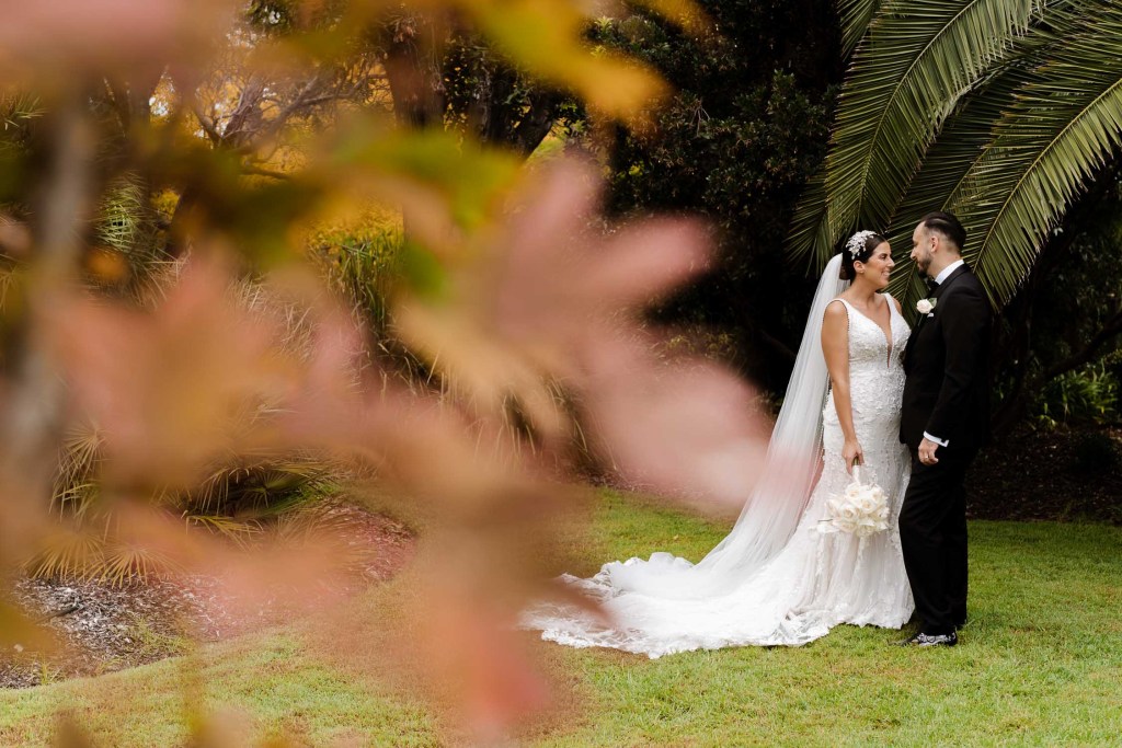 OATLANDS-HOUSE-NAVARRA-VENUES--SYDNEY-WEDDING-PHOTOGRAPHER-ANELLOWEDDINGS-PALM-TREES