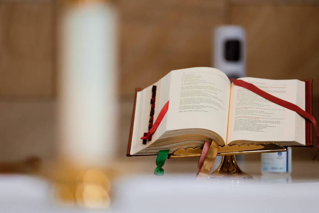 ST-PETER-CHANEL-CATHOLIC-CHURCH-BERALA-SYDNEY-WEDDING-PHOTOGRAPHER-ANELLOWEDDINGS-BIBLE