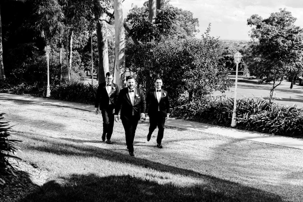 OATLANDS-HOUSE-NAVARRA-VENUES--SYDNEY-WEDDING-PHOTOGRAPHER-ANELLOWEDDINGS-GROOMSMAN