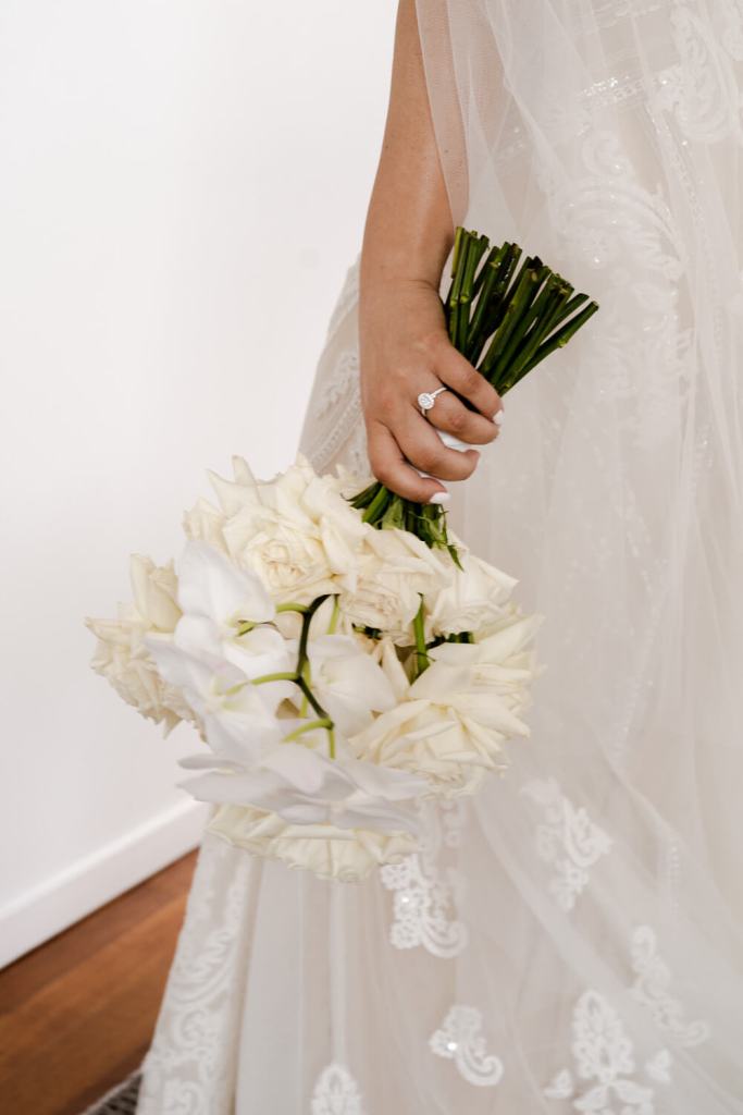 SYDNEY-WEDDING-PHOTOGRAPHER-ANELLOWEDDINGS-ROSES-BOUQUET