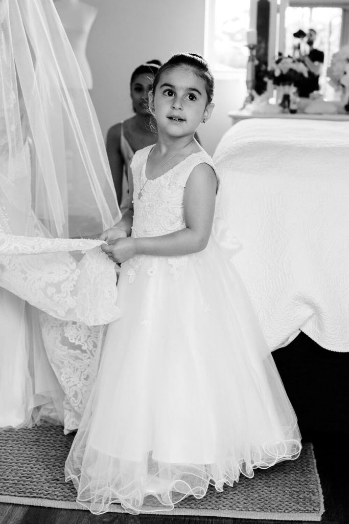 SYDNEY-WEDDING-PHOTOGRAPHER-ANELLOWEDDINGS-MUM-PAGE-GIRL