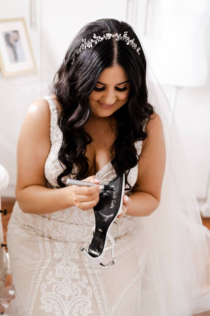 SYDNEY-WEDDING-PHOTOGRAPHER-ANELLOWEDDINGS-BRIDAL-SHOE-GREEK-TRADITION