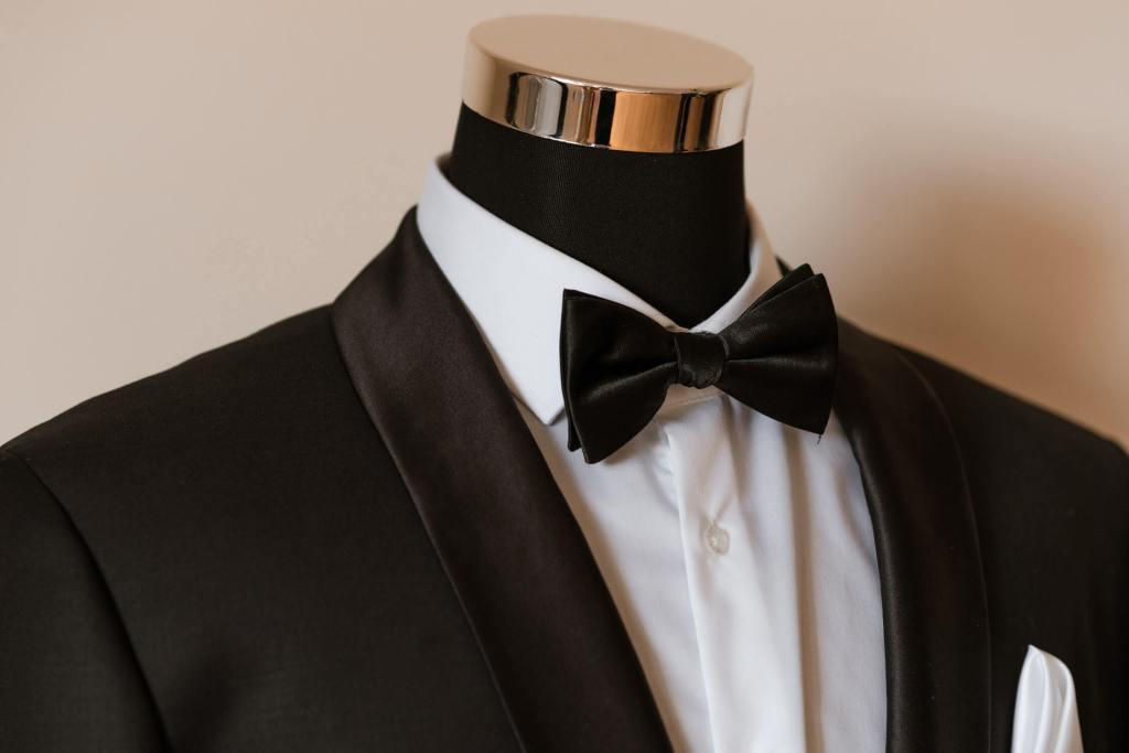 SYDNEY-WEDDING-PHOTOGRAPHER-ANELLOWEDDINGS-GROOMS-HOUSE-DOG-CUSTOM-SUIT-STAND