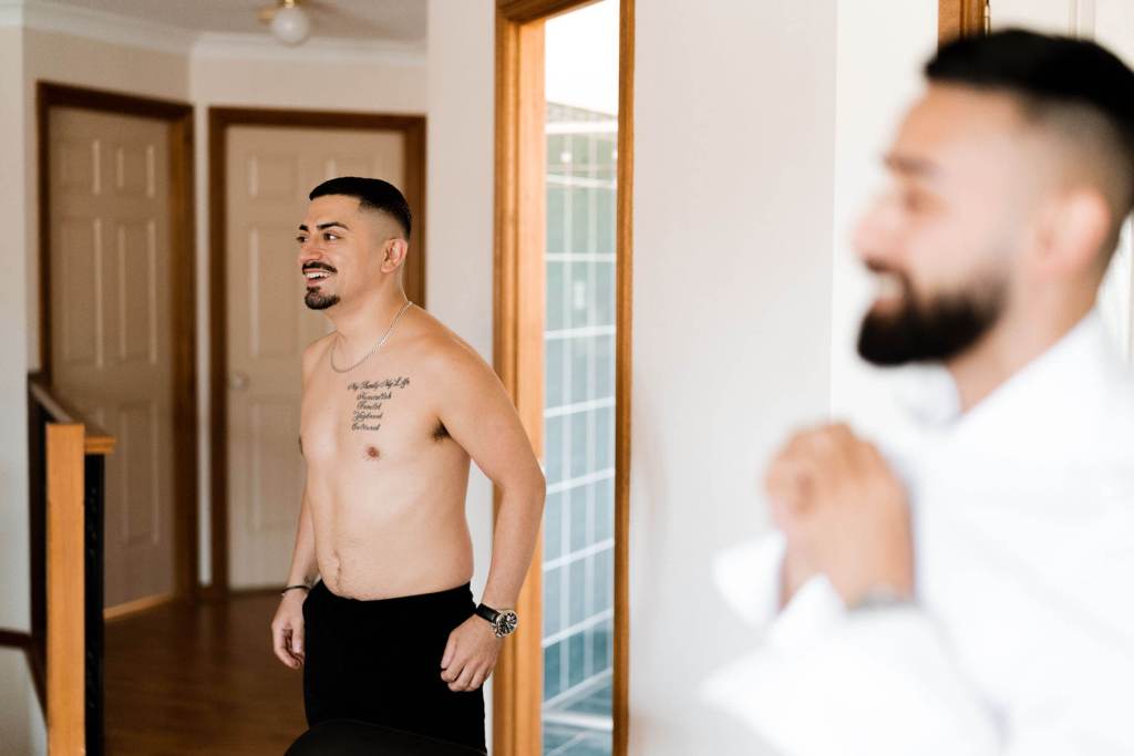 SYDNEY-WEDDING-PHOTOGRAPHER-ANELLOWEDDINGS-GROOMS-HOUSE-FITTED-SHIRTS