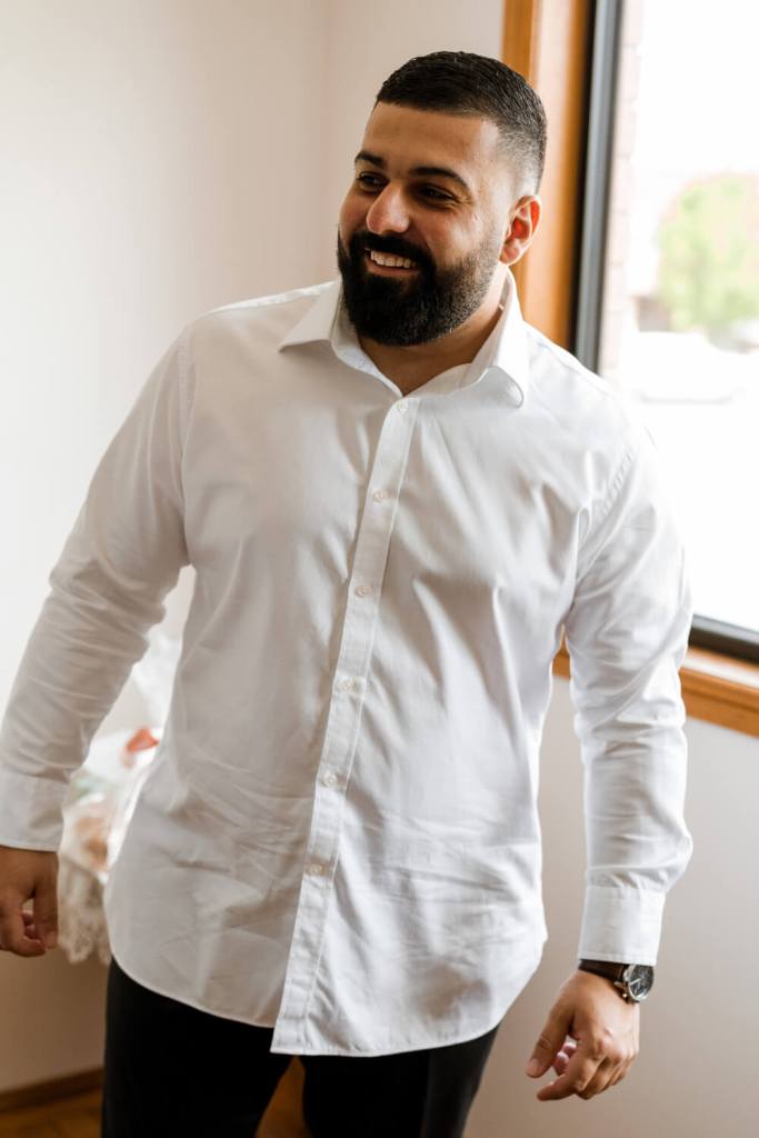 SYDNEY-WEDDING-PHOTOGRAPHER-ANELLOWEDDINGS-GROOMS-HOUSE-GROOM-SMILING