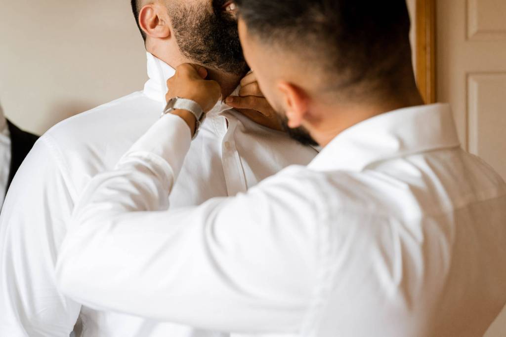SYDNEY-WEDDING-PHOTOGRAPHER-ANELLOWEDDINGS-GROOMS-HOUSE-GROOM-SMILING