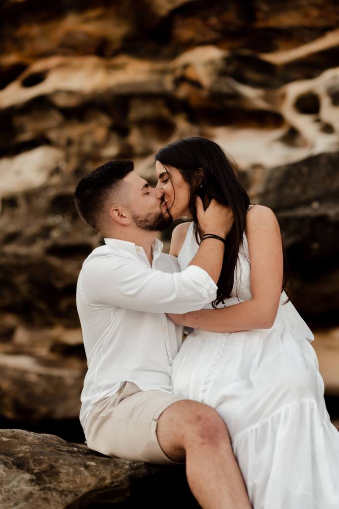 TAMARAMA-BEACH-BONDI-SYDNEY-ANELLOWEDDINGS-PRE-WEDDING-SHOOT-ROCKS