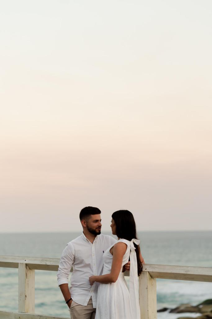 TAMARAMA-BEACH-BONDI-SYDNEY-ANELLOWEDDINGS-PRE-WEDDING-SHOOT-CLIFF