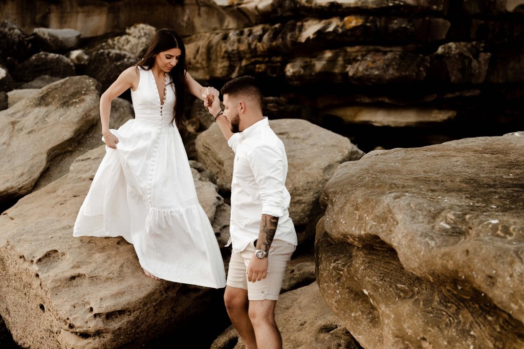 TAMARAMA-BEACH-BONDI-SYDNEY-ANELLOWEDDINGS-PRE-WEDDING-SHOOT-ROCKS