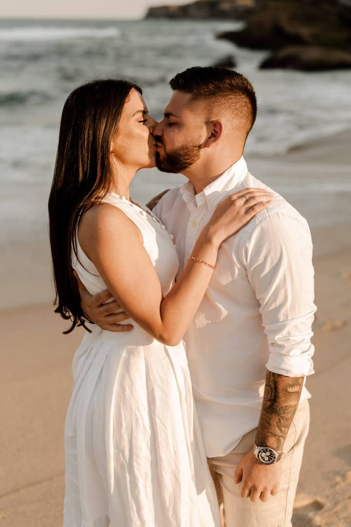 TAMARAMA-BEACH-BONDI-SYDNEY-ANELLOWEDDINGS-PRE-WEDDING-SHOOT-SAND-CANDID