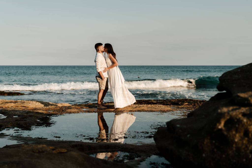 TAMARAMA-BEACH-BONDI-SYDNEY-ANELLOWEDDINGS-PRE-WEDDING-SHOOT-ROCKS