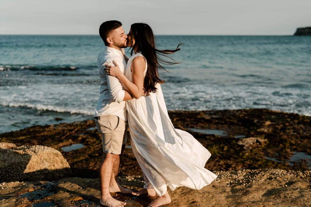 TAMARAMA-BEACH-BONDI-SYDNEY-ANELLOWEDDINGS-PRE-WEDDING-SHOOT-ROCKS