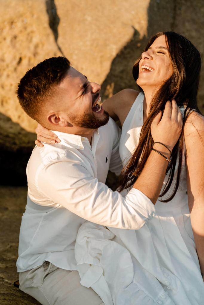 TAMARAMA-BEACH-BONDI-SYDNEY-ANELLOWEDDINGS-PRE-WEDDING-SHOOT-ROCKS-CANDID-SMILES