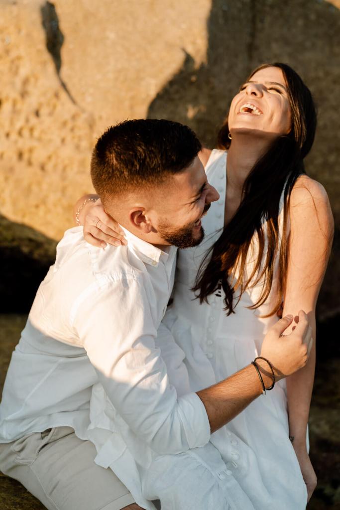 TAMARAMA-BEACH-BONDI-SYDNEY-ANELLOWEDDINGS-PRE-WEDDING-SHOOT-ROCKS-CANDID-SMILES
