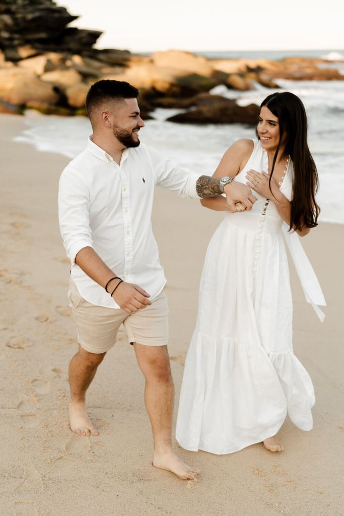 TAMARAMA-BEACH-BONDI-SYDNEY-ANELLOWEDDINGS-PRE-WEDDING-SHOOT-SAND-CANDID