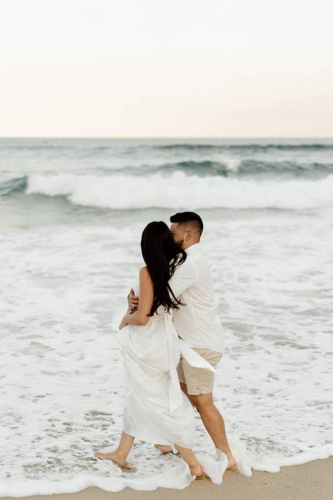 TAMARAMA-BEACH-BONDI-SYDNEY-ANELLOWEDDINGS-PRE-WEDDING-SHOOT-SAND-CANDID
