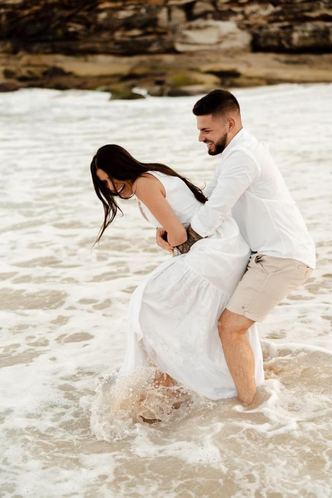 TAMARAMA-BEACH-BONDI-SYDNEY-ANELLOWEDDINGS-PRE-WEDDING-SHOOT-SAND-CANDID