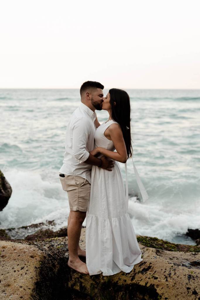 TAMARAMA-BEACH-BONDI-SYDNEY-ANELLOWEDDINGS-PRE-WEDDING-SHOOT-ROCKS
