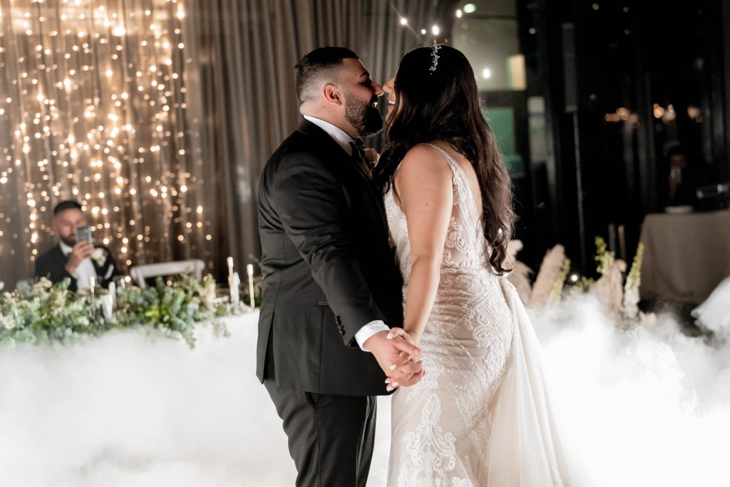 VIEW-BY-SYDNEY-PIER-ONE-WEDDING-PHOTOGRAPHER-ANELLOWEDDINGS-WEDDING-FIRST-DANCE