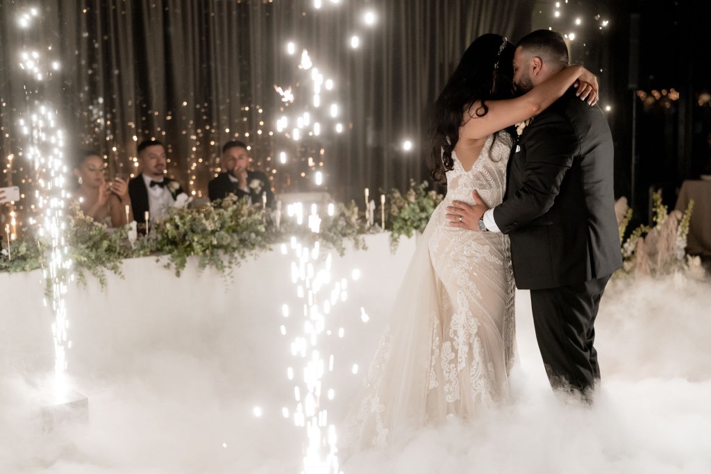 VIEW-BY-SYDNEY-PIER-ONE-WEDDING-PHOTOGRAPHER-ANELLOWEDDINGS-WEDDING-FIRST-DANCE