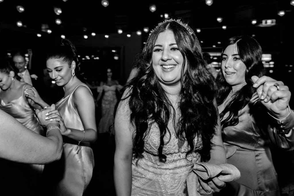 VIEW-BY-SYDNEY-PIER-ONE-WEDDING-PHOTOGRAPHER-ANELLOWEDDINGS-WEDDING-SMILING-BRIDE