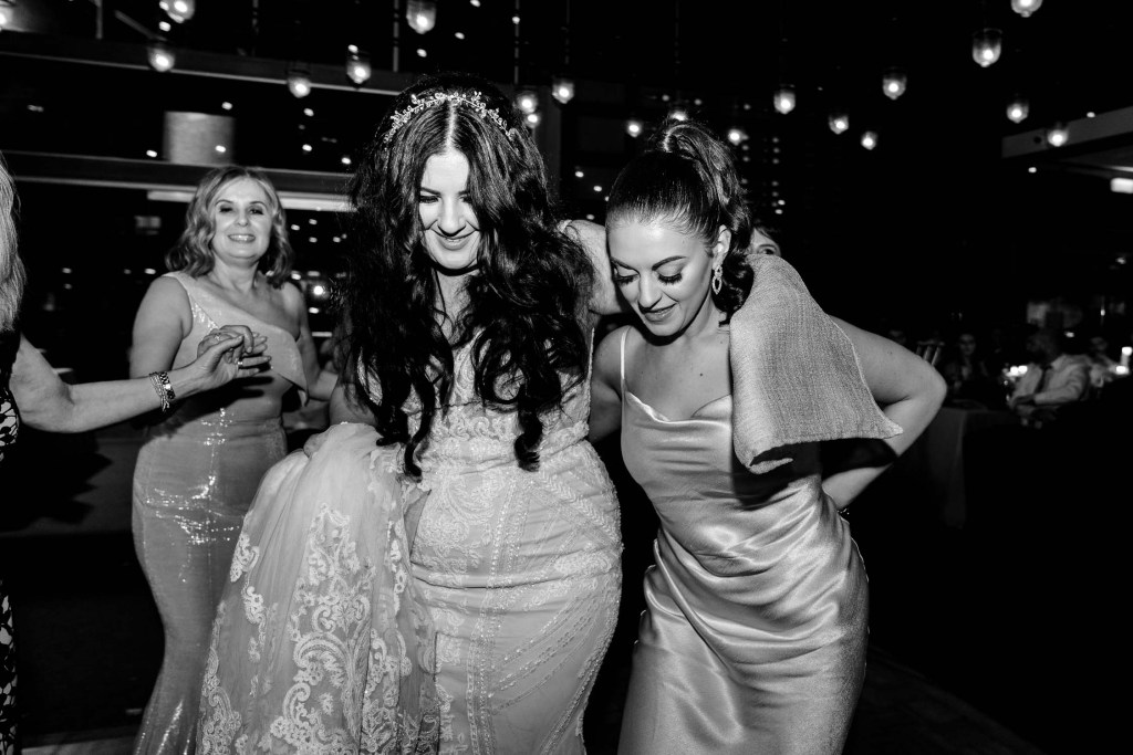 VIEW-BY-SYDNEY-PIER-ONE-WEDDING-PHOTOGRAPHER-ANELLOWEDDINGS-WEDDING-GUEST-DANCING-PHOTOS