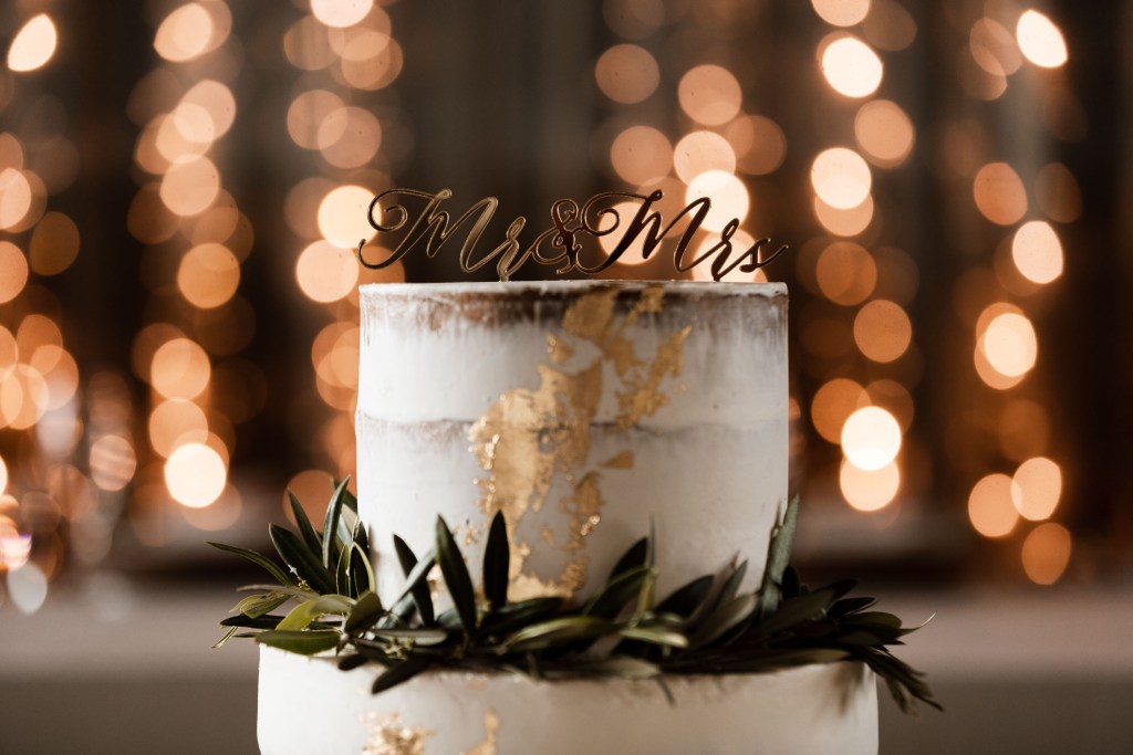 VIEW-BY-SYDNEY-PIER-ONE-WEDDING-PHOTOGRAPHER-ANELLOWEDDINGS-ROOM-CAKE-DESIGN