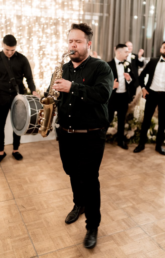 VIEW-BY-SYDNEY-PIER-ONE-WEDDING-PHOTOGRAPHER-ANELLOWEDDINGS-SAXOPHONE-HIRE