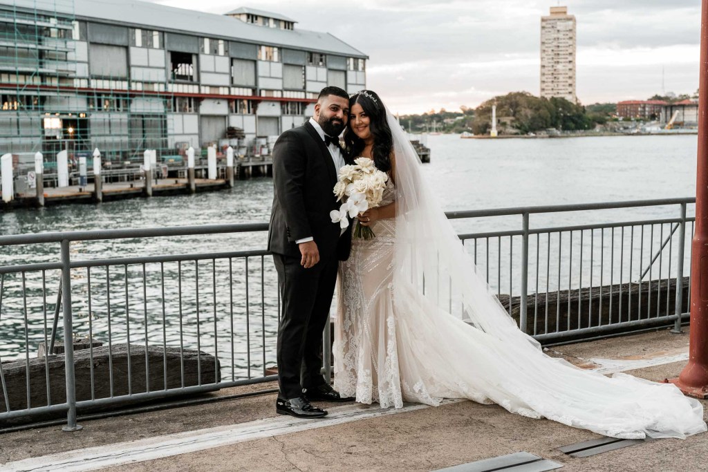VIEW-BY-SYDNEY-PIER-ONE-WEDDING-PHOTOGRAPHER-ANELLOWEDDINGS-COUPLE_POSES