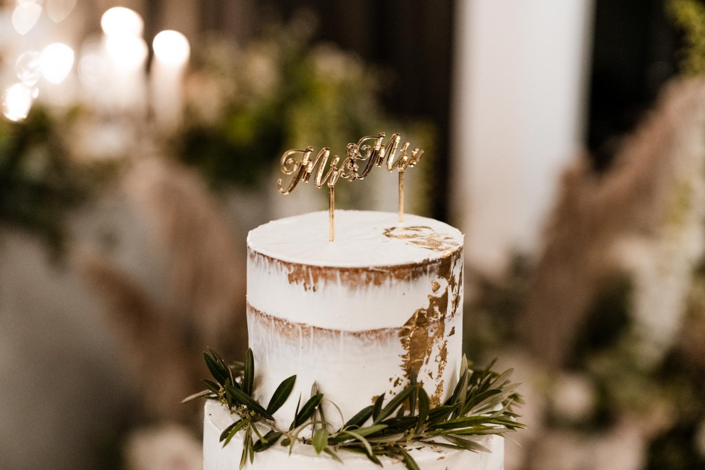 VIEW-BY-SYDNEY-PIER-ONE-WEDDING-PHOTOGRAPHER-ANELLOWEDDINGS-WEDDING-CAKE