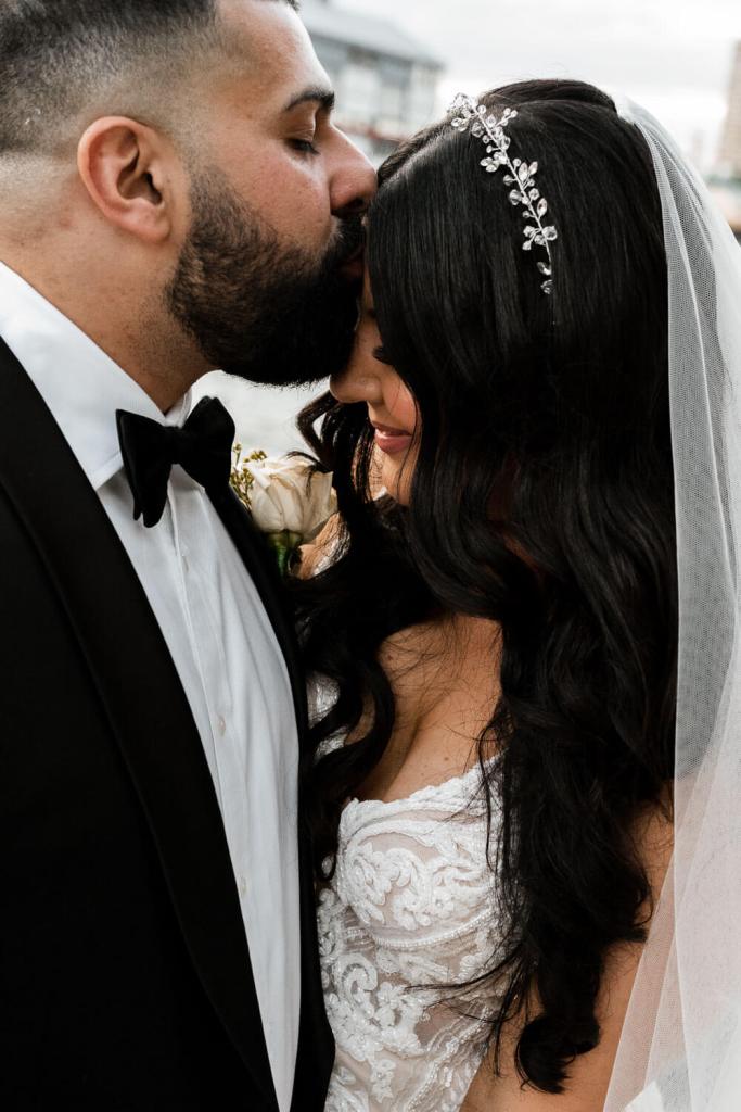 VIEW-BY-SYDNEY-PIER-ONE-WEDDING-PHOTOGRAPHER-ANELLOWEDDINGS-INTIMATE-COUPLE