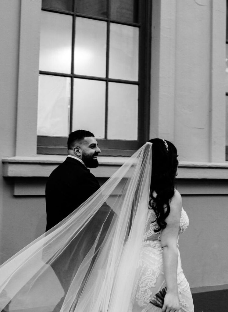 VIEW-BY-SYDNEY-PIER-ONE-WEDDING-PHOTOGRAPHER-ANELLOWEDDINGS-CANDID-COUPLE