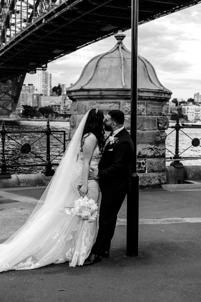 VIEW-BY-SYDNEY-PIER-ONE-WEDDING-PHOTOGRAPHER-ANELLOWEDDINGS-CANDID