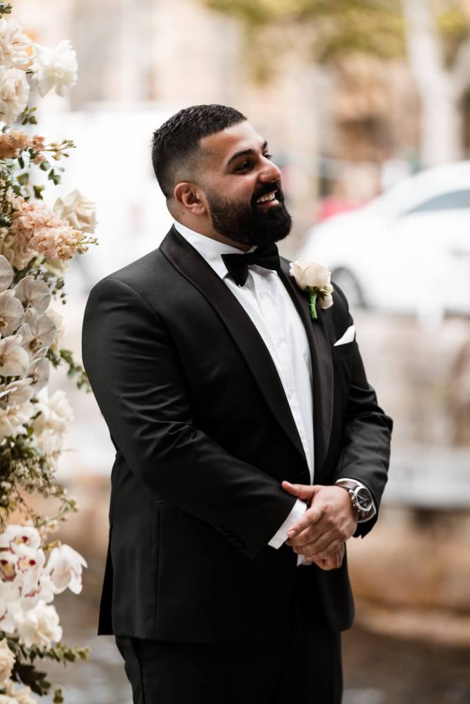VIEW-BY-SYVIEW-BY-SYDNEY-PIER-ONE-WEDDING-PHOTOGRAPHER-ANELLOWEDDINGS-NERVOUS-GROOM-AT-ALTERDNEY-PIER-ONE-WEDDING-PHOTOGRAPHER-ANELLOWEDDINGS-NERVOUS-GROOM-AT-ALTER