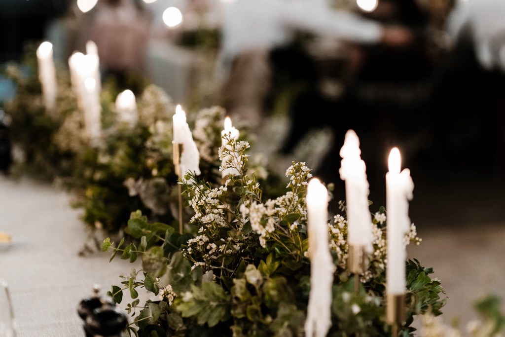 VIEW-BY-SYDNEY-PIER-ONE-WEDDING-PHOTOGRAPHER-ANELLOWEDDINGS-TABLE-FLORALS-CANDLES